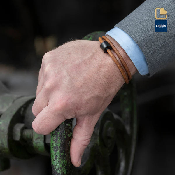 Memento Bracelet: Smooth Leather Black Ashes Bead Cognac (M)